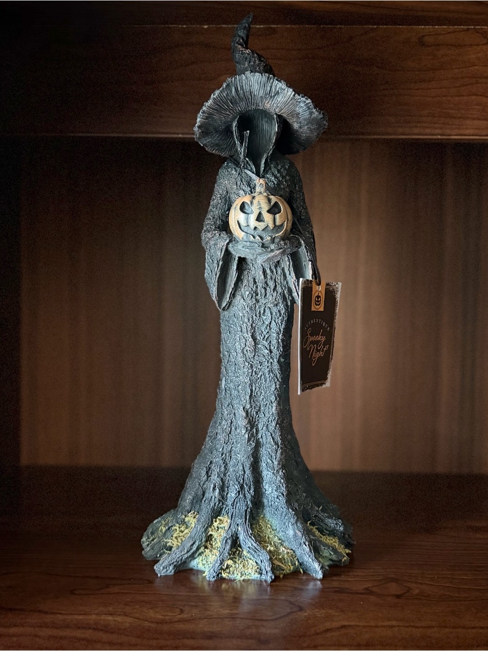 Viral Spooky Night Facelss Witch Tree Halloween Statue
